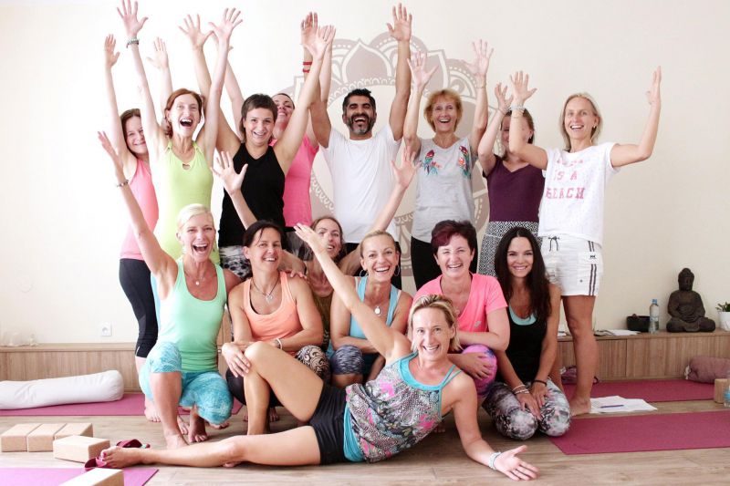 Jeden z mnoha kurzů pro lektory jógy - yoga teachers traiining